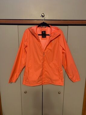 Under Armour Women's lightweight Windbreaker Hooded Logo Jacket Size Large NWOT